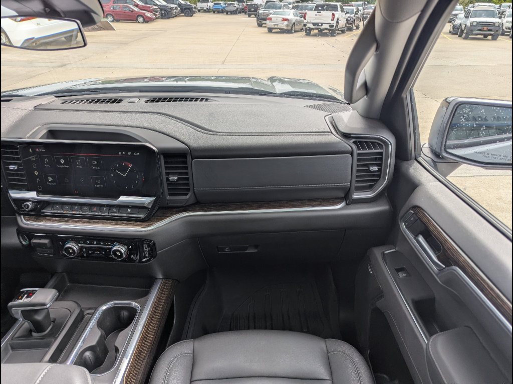 Used 2025 GMC Sierra 1500 Elevation w/ Elevation Premium Package AWD/4WD image 4