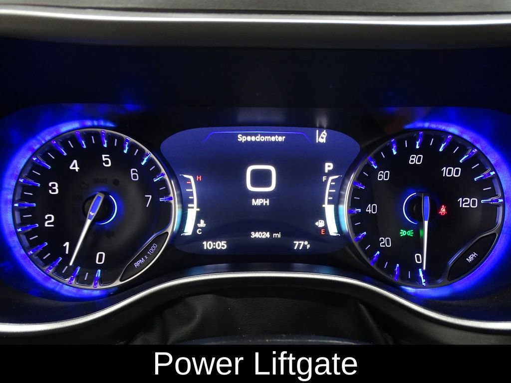 Used 2024 Chrysler Pacifica Touring-L image 11