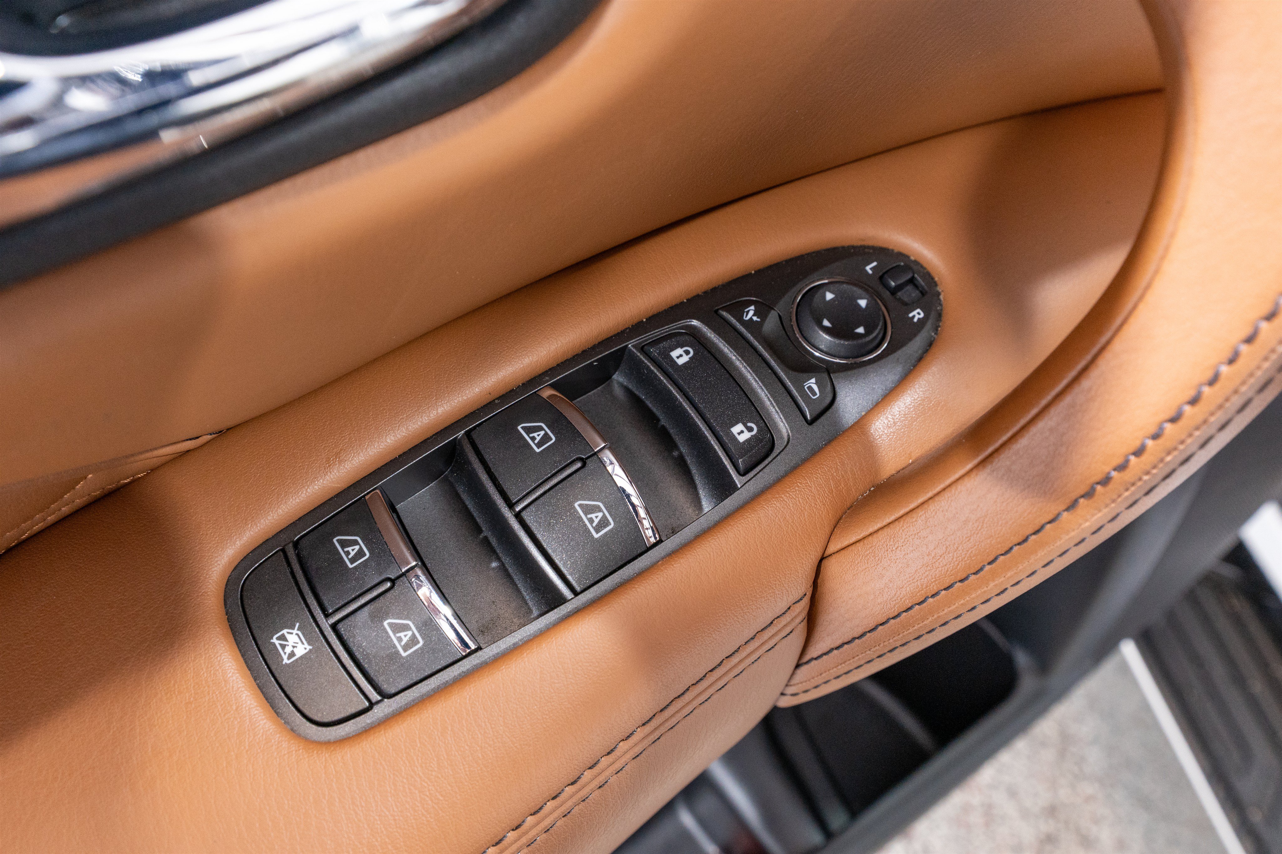 Used 2024 INFINITI QX80 Sensory AWD/4WD image 15
