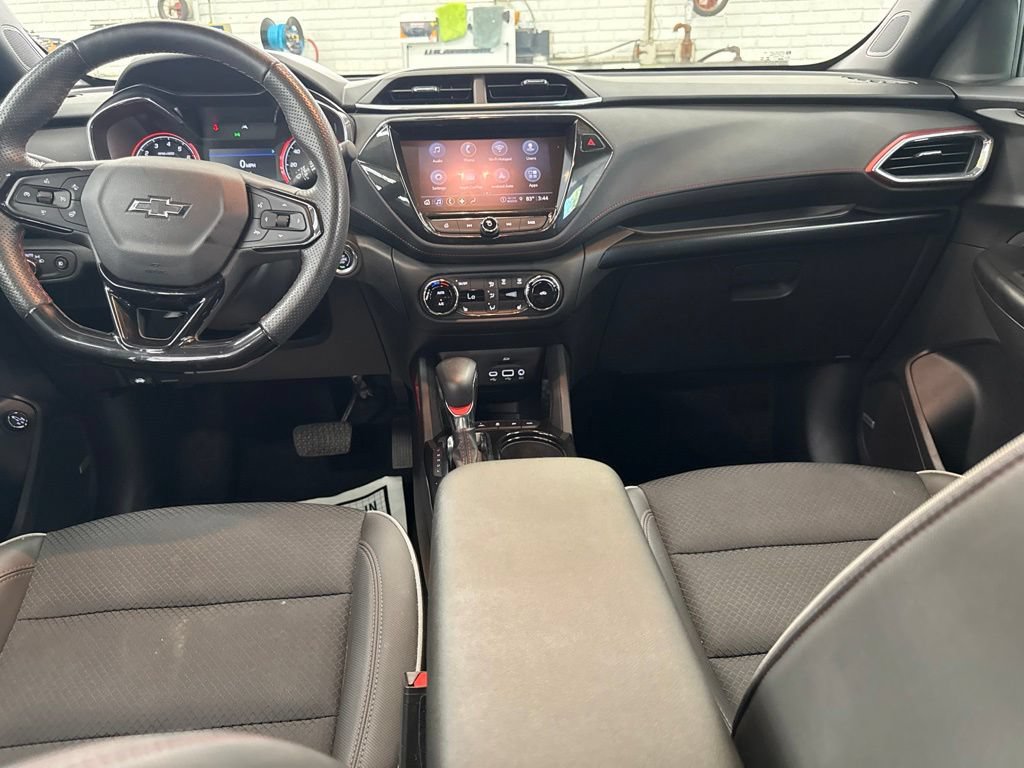 Used 2023 Chevrolet TrailBlazer RS w/ Sun and Liftgate Package AWD/4WD image 17