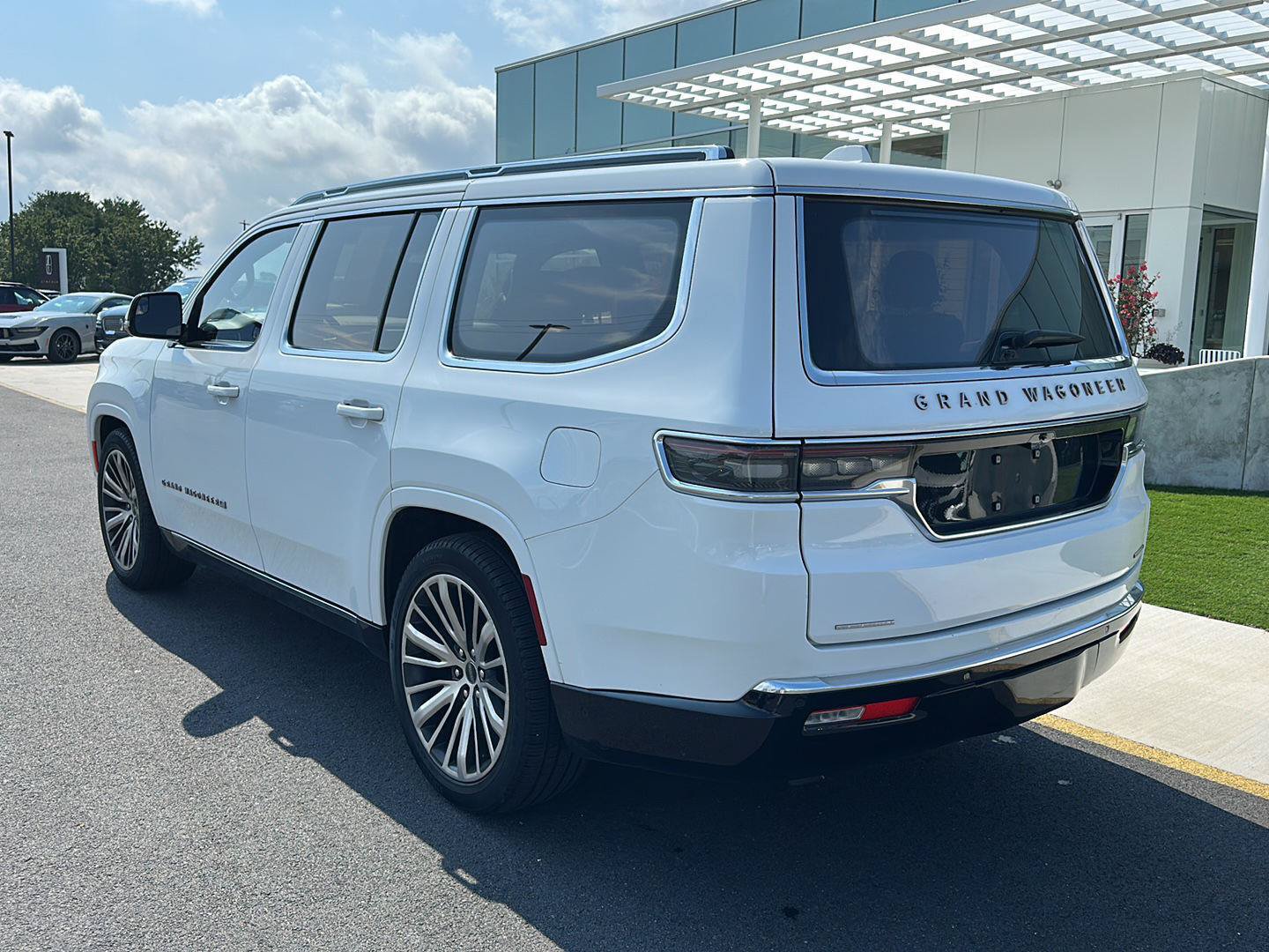 Used 2023 Jeep Grand Wagoneer Series III AWD/4WD image 7