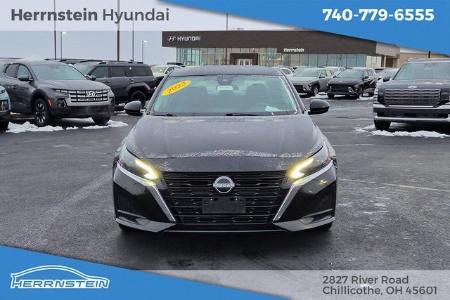 Used 2023 Nissan Altima 2.5 SV image 2