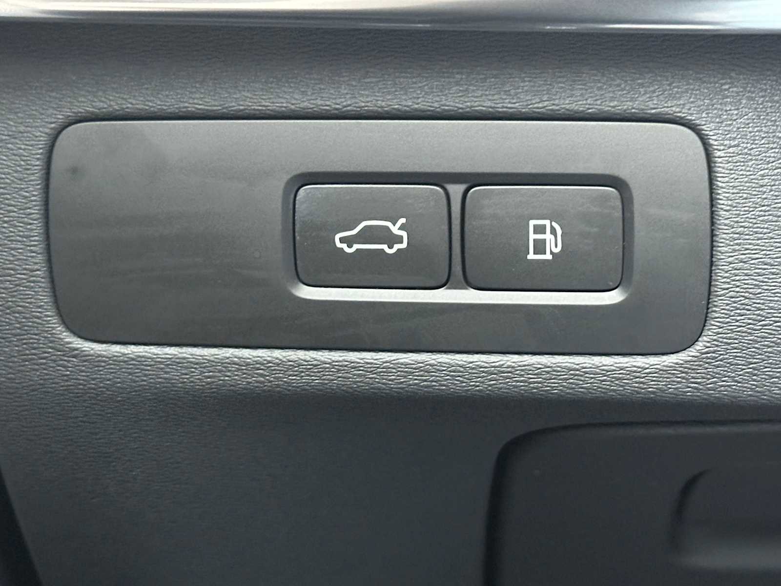 Certified 2025 Volvo XC90 T8 Ultra image 36