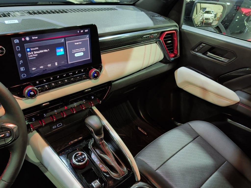 Used 2024 GMC Canyon AT4X image 19