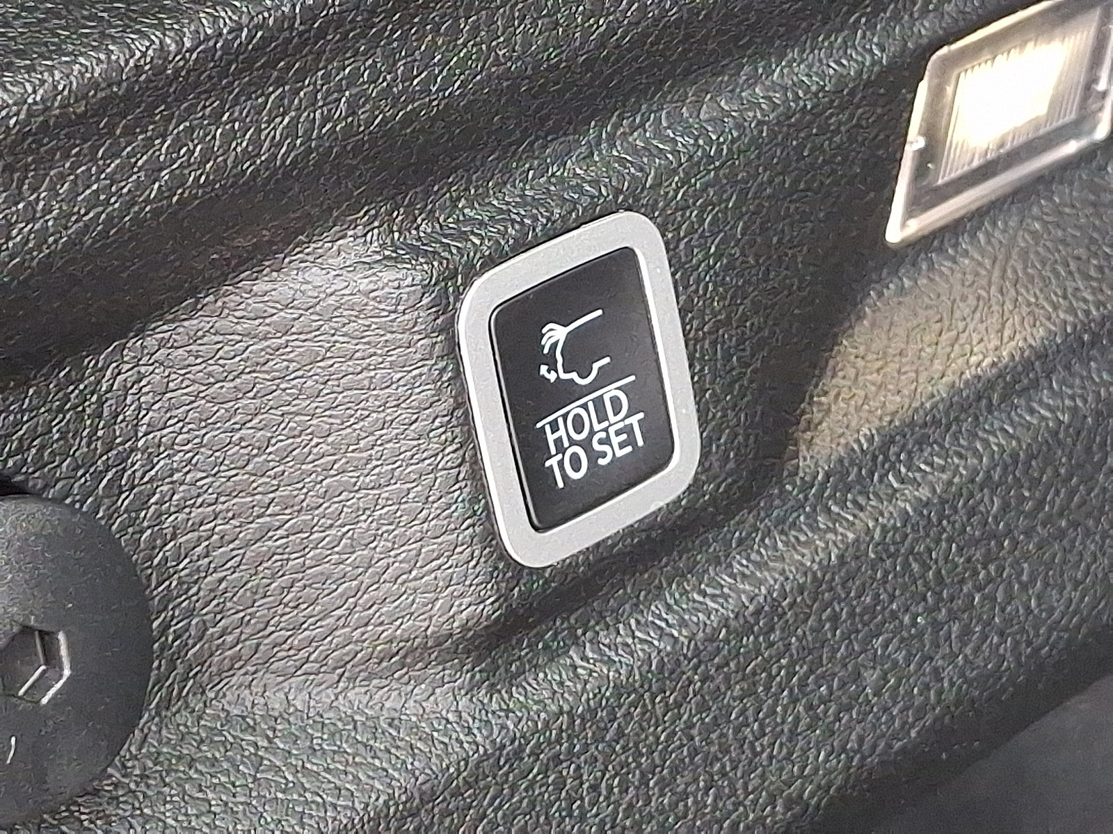 Used 2023 Jeep Grand Cherokee L Limited w/ Trailer Tow Group (B) image 31