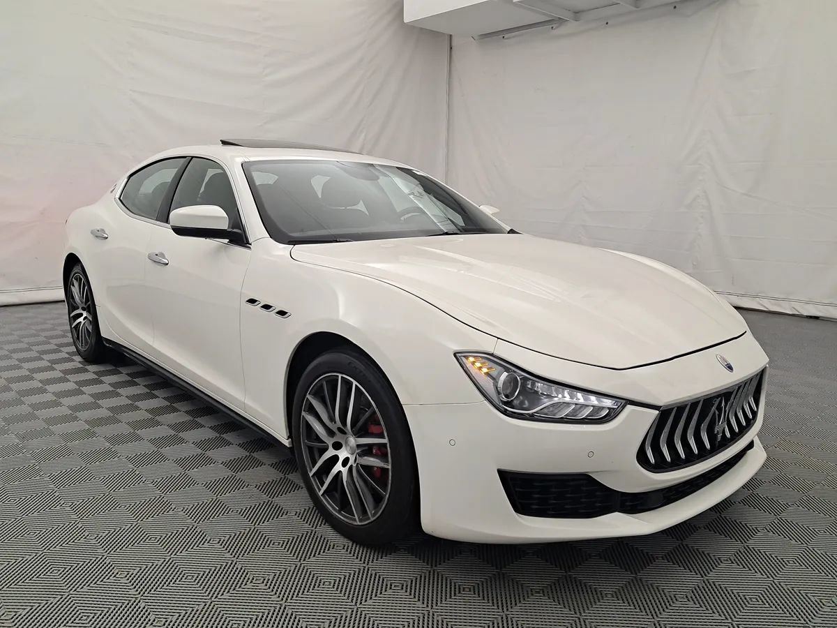 Used 2019 Maserati Ghibli S Q4 AWD/4WD image 2