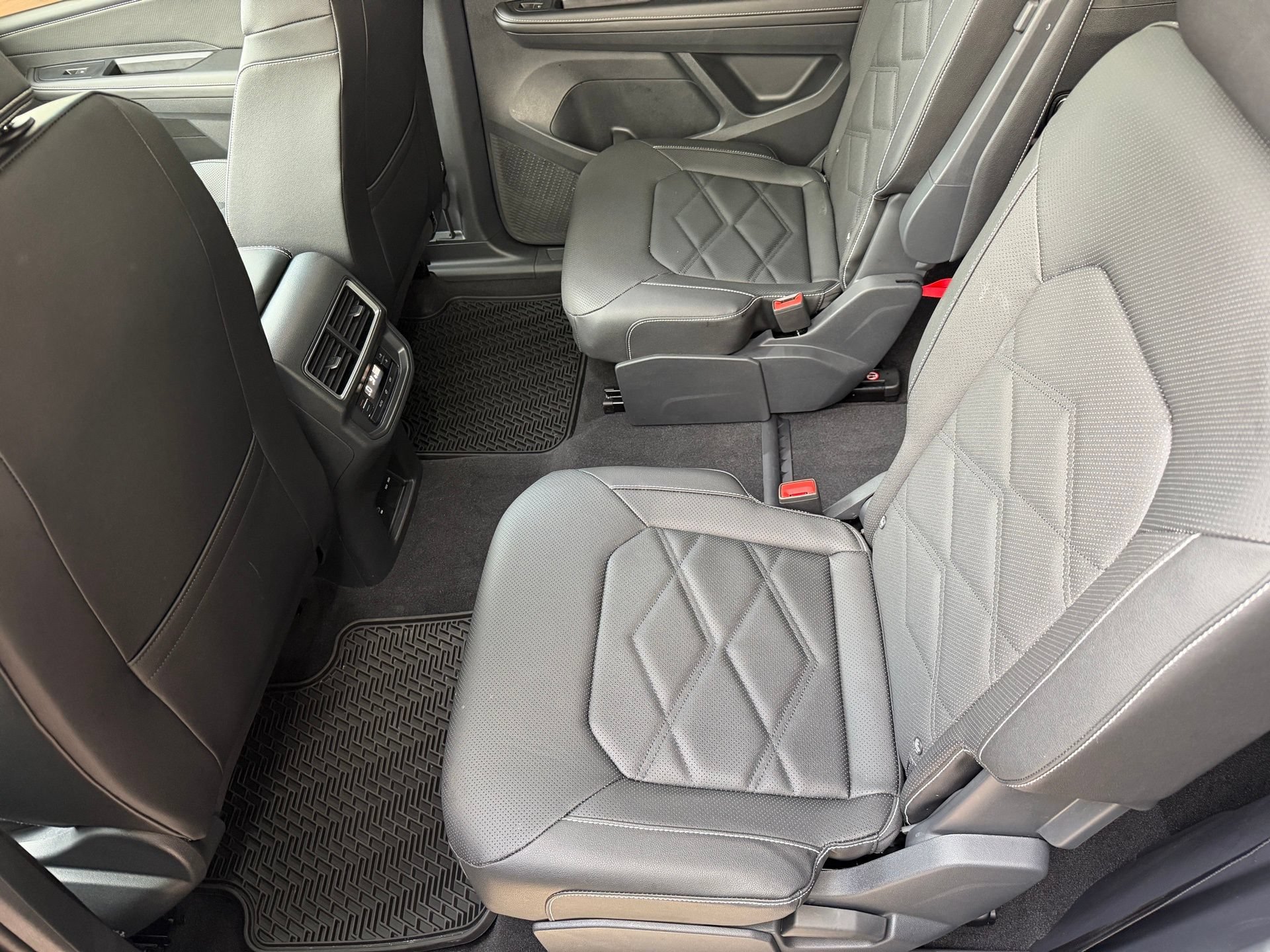 Certified 2026 Volkswagen Atlas SE FWD image 25