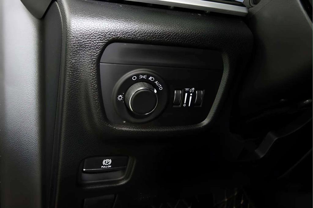 Used 2024 Jeep Grand Cherokee Altitude image 12