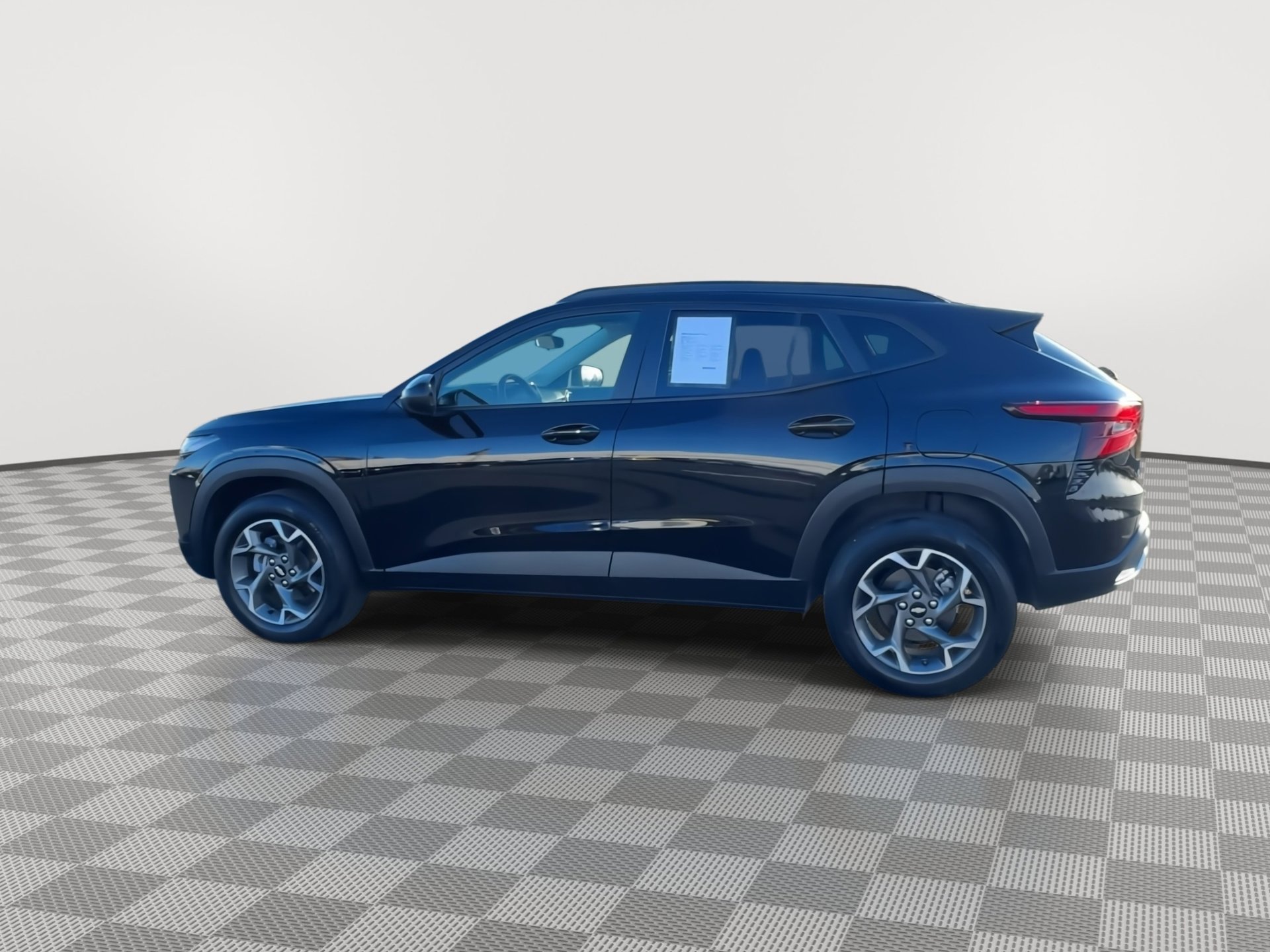 Used 2024 Chevrolet Trax LT w/ Driver Confidence Package image 8