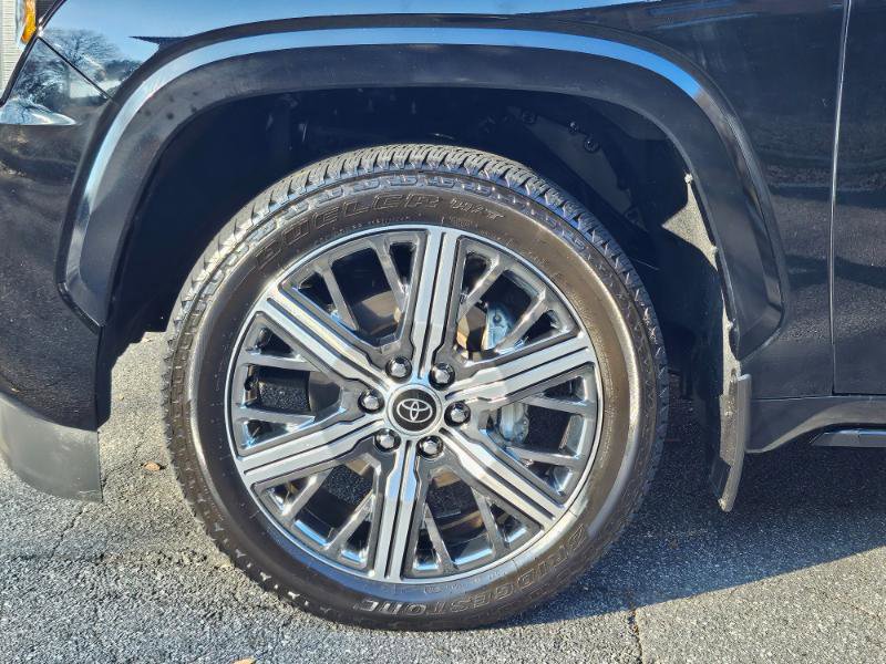 Used 2024 Toyota Sequoia Capstone image 10