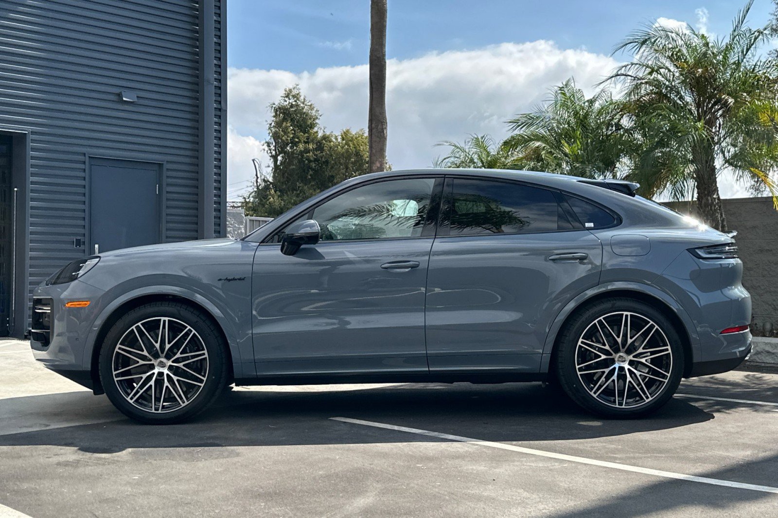 New 2026 Porsche Cayenne Turbo image 2