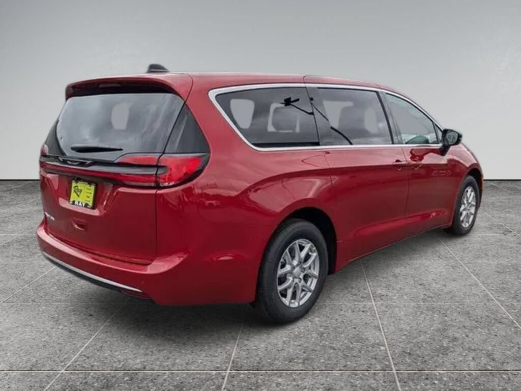 New 2027 Chrysler Pacifica Select FWD image 5