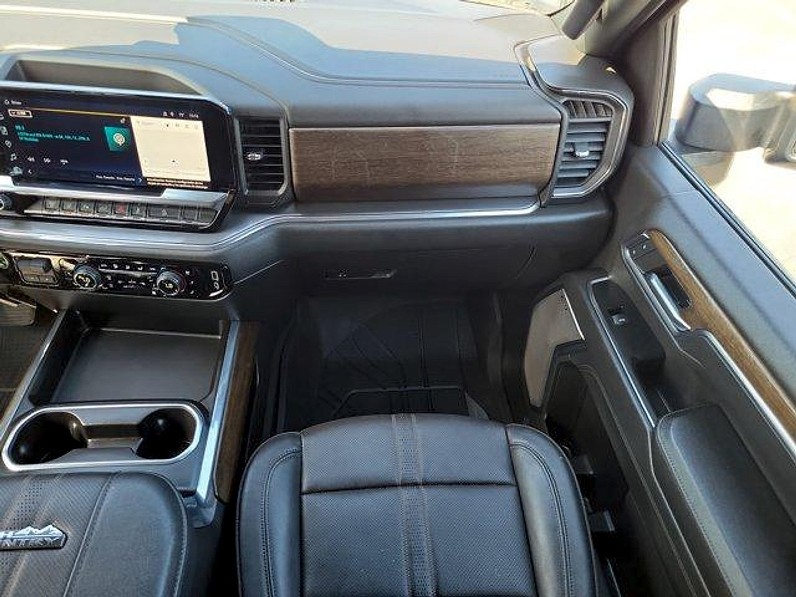 Used 2024 Chevrolet Silverado 2500 High Country w/ High Country Premium Package AWD/4WD image 17