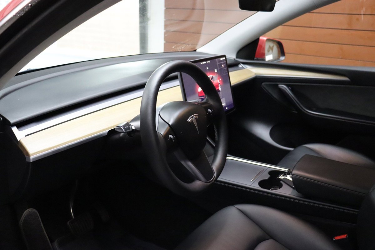 Used 2023 Tesla Model Y Long Range image 52