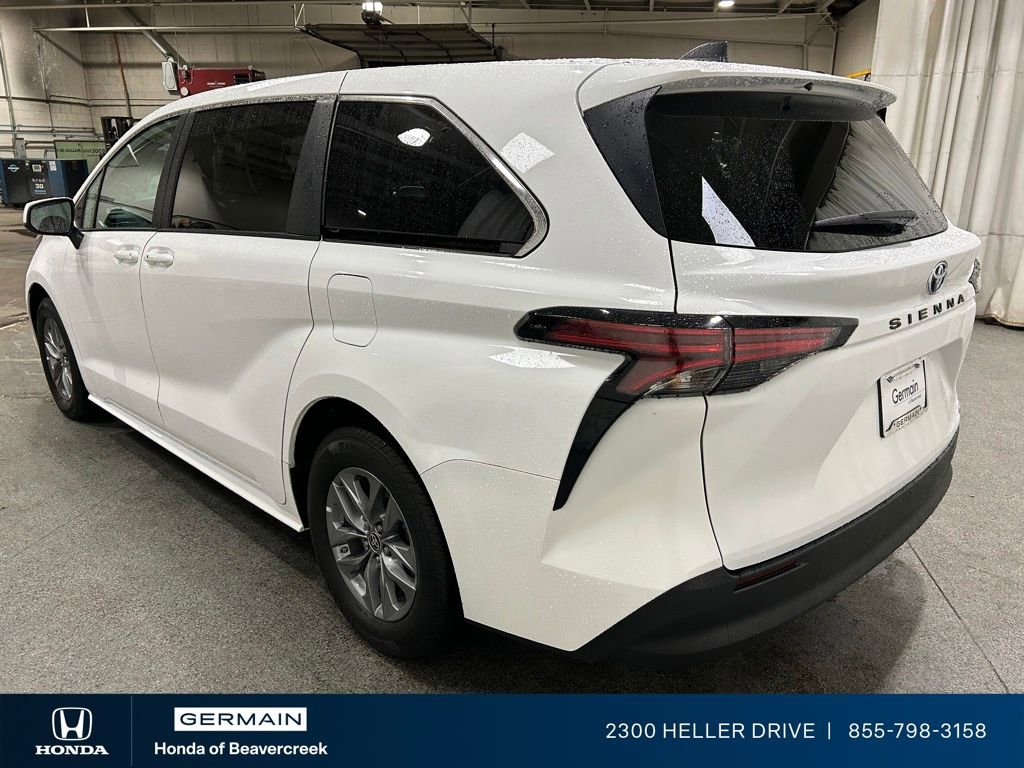 Used 2022 Toyota Sienna LE FWD image 6