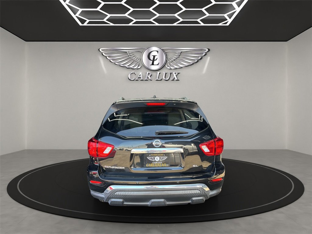 Used 2018 Nissan Pathfinder SL image 5
