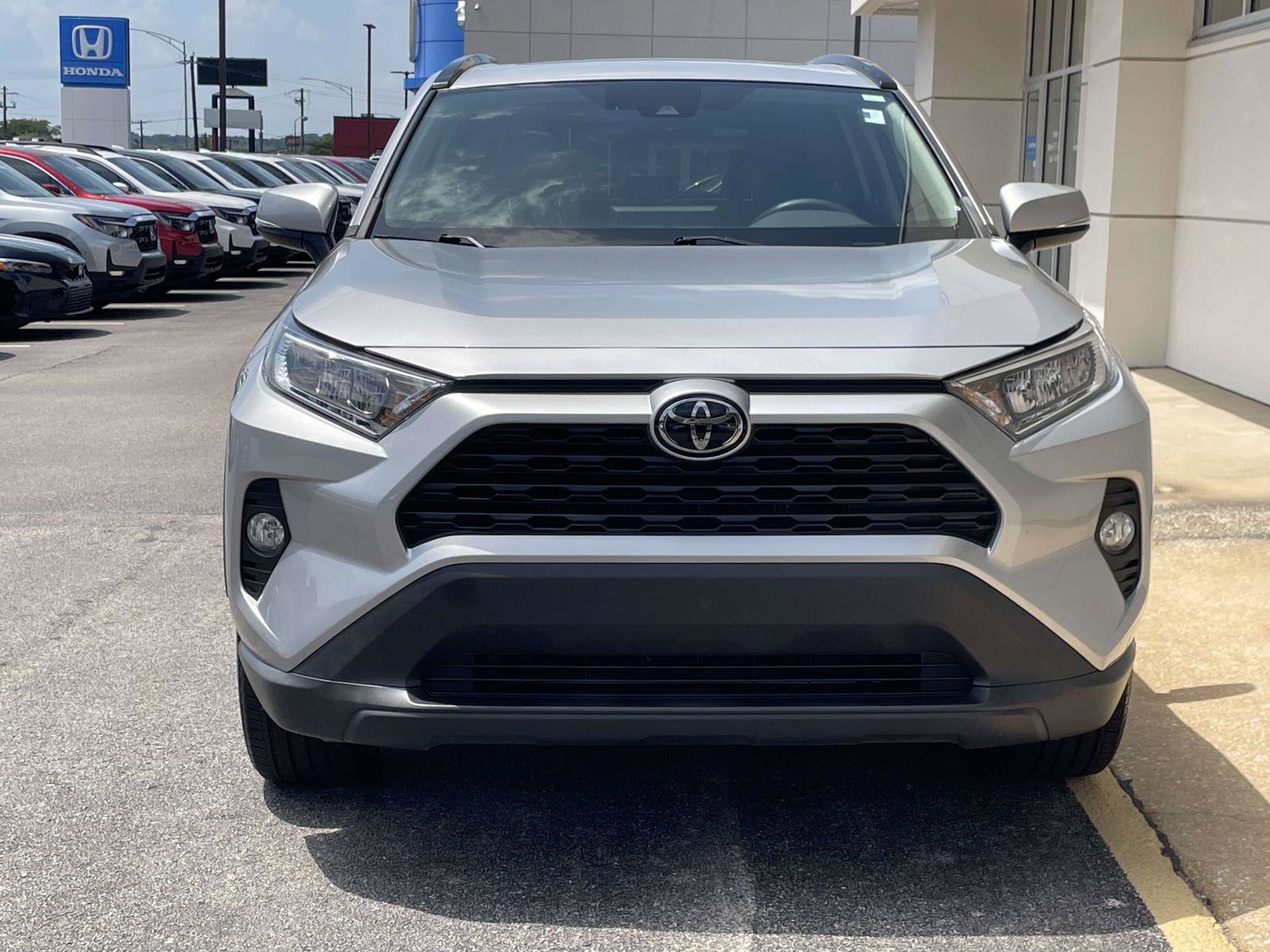 Used 2021 Toyota RAV4 XLE Premium AWD/4WD image 5