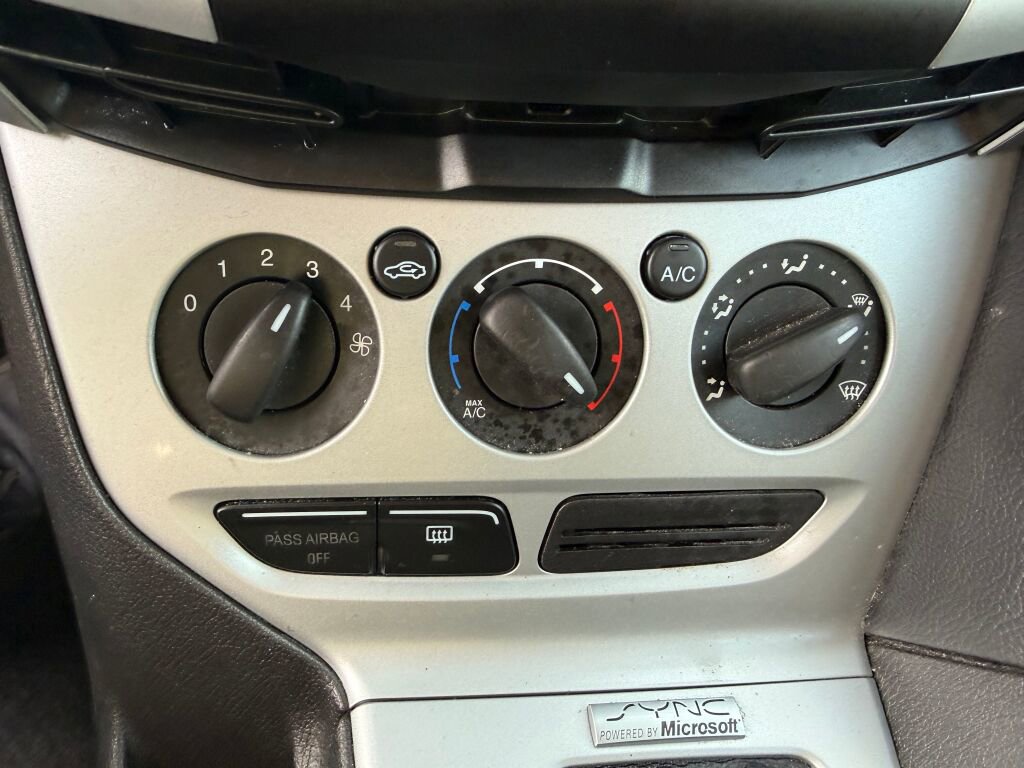 Used 2014 Ford Focus SE FWD image 11