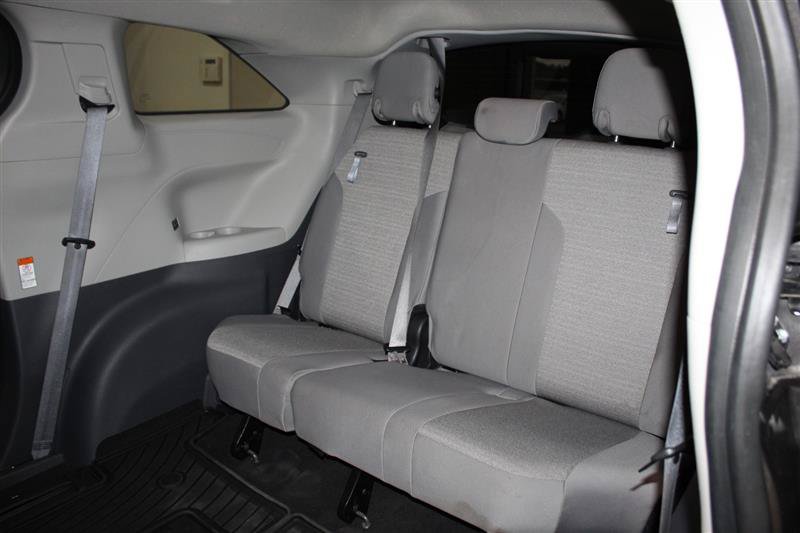 Used 2023 Toyota Sienna LE w/ LE Plus Package FWD image 26