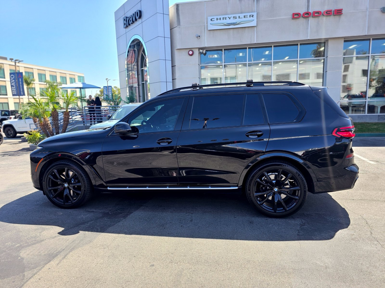 Used 2024 BMW X7 xDrive40i w/ M Sport Package AWD/4WD image 5