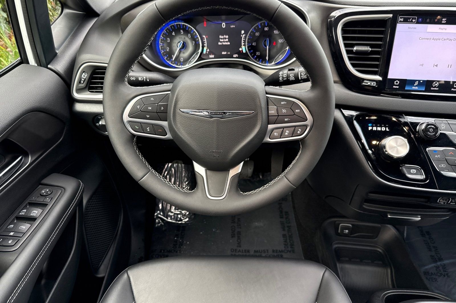 Used 2025 Chrysler Voyager LX image 15