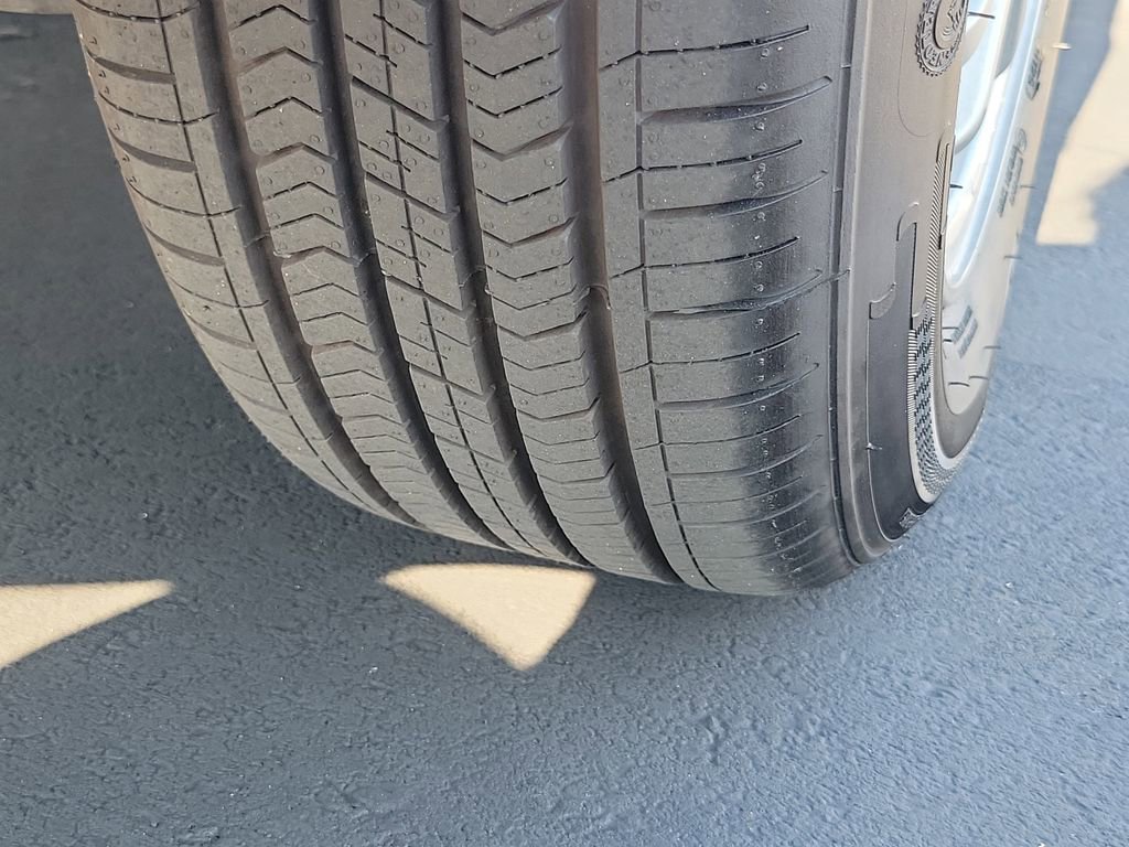 Used 2021 Toyota Prius Prime LE image 32