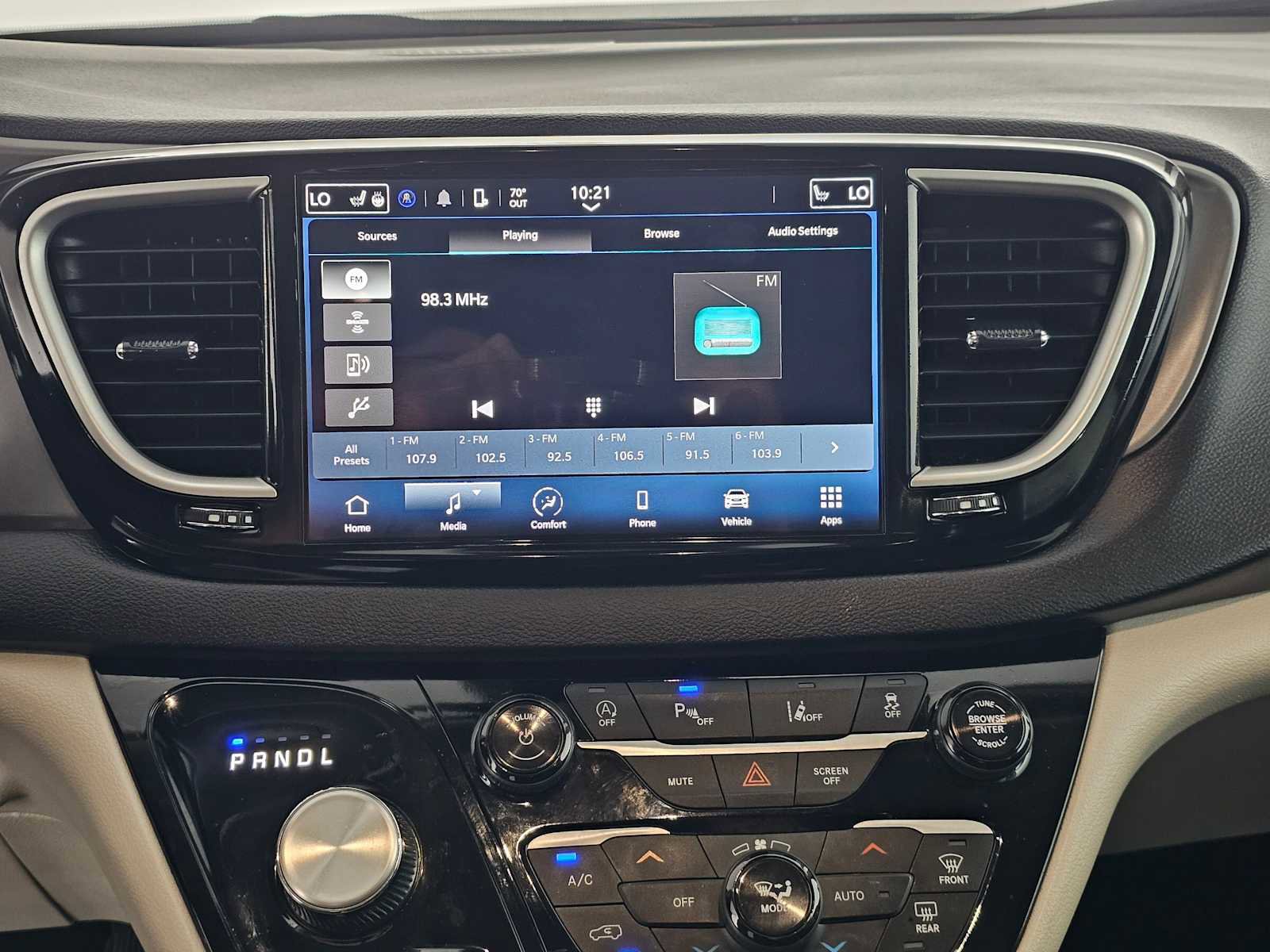 Used 2024 Chrysler Pacifica Touring-L image 27