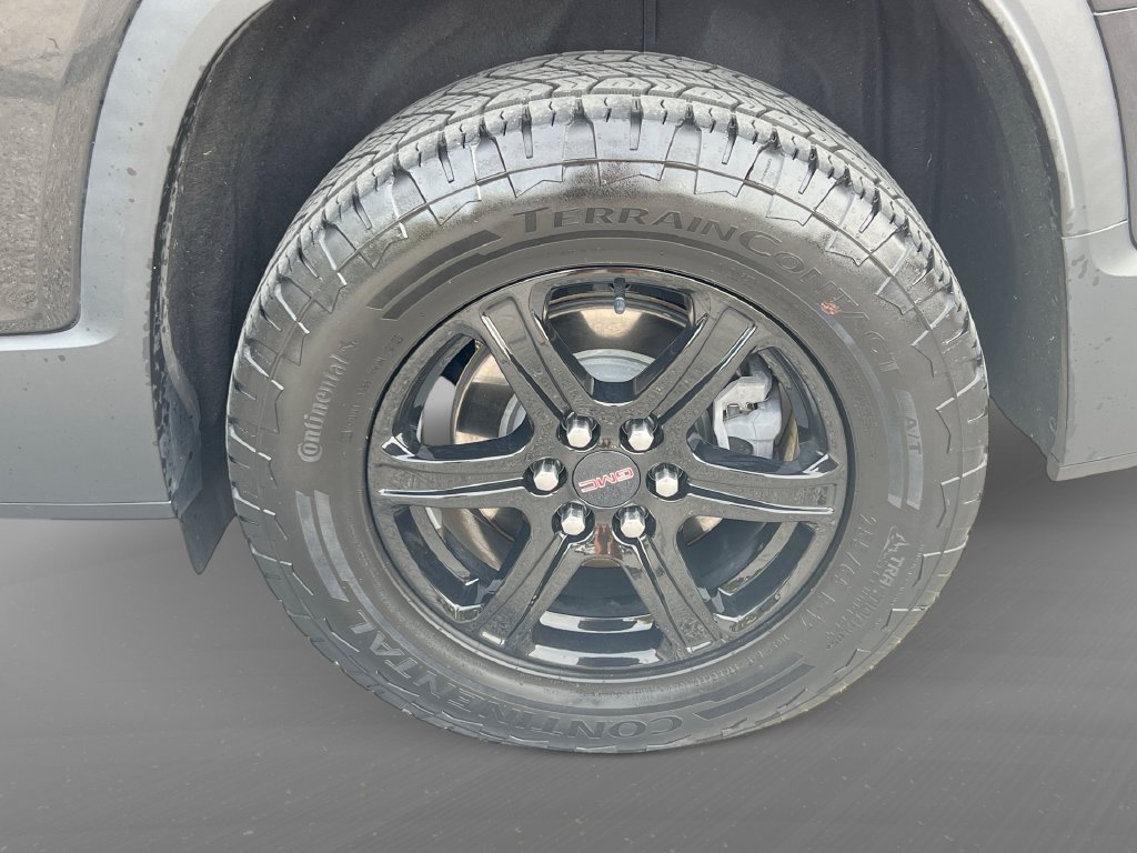 Used 2023 GMC Acadia AT4 w/ Technology Package AWD/4WD image 25