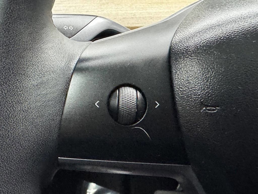 Used 2021 Tesla Model Y Long Range image 30