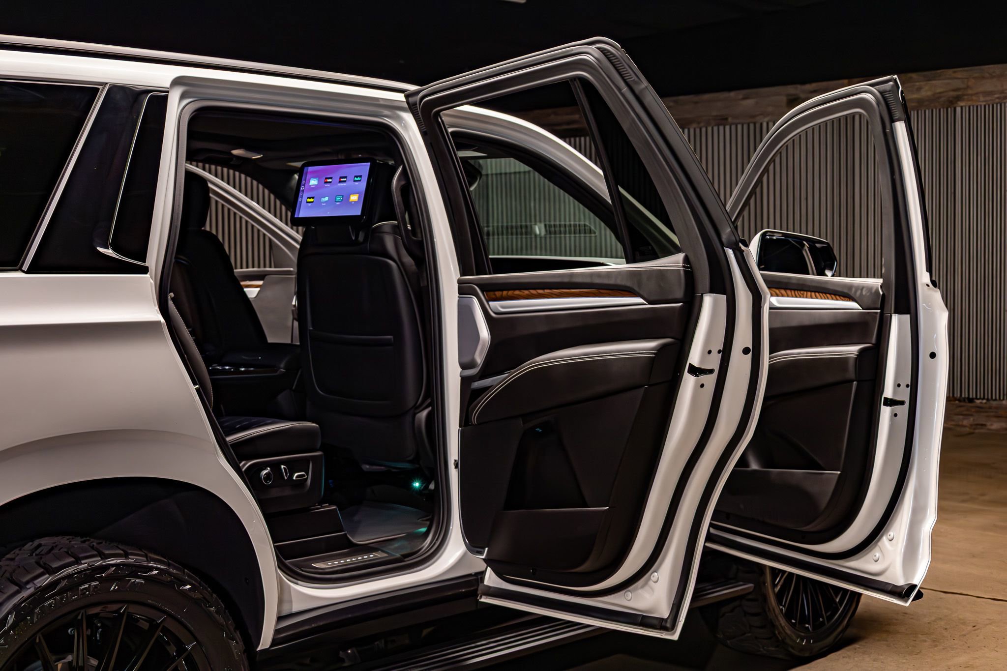 Used 2025 Cadillac Escalade Sport Platinum AWD/4WD image 31