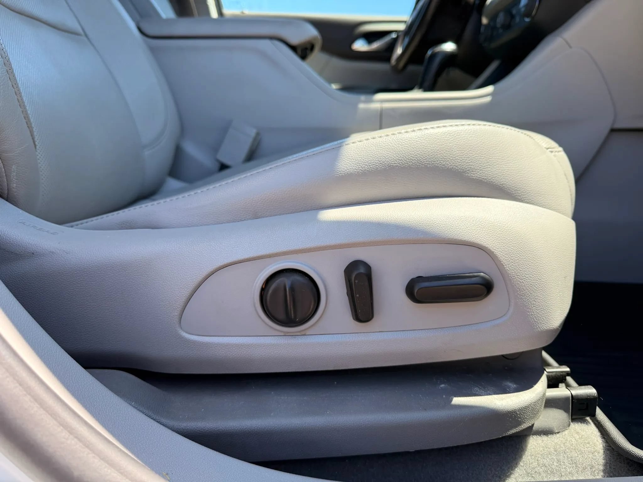 Used 2019 GMC Acadia SLT FWD image 37