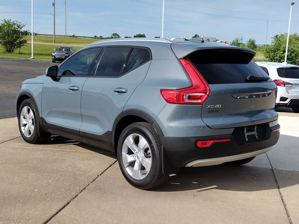 Used 2020 Volvo XC40 T4 Momentum FWD image 8