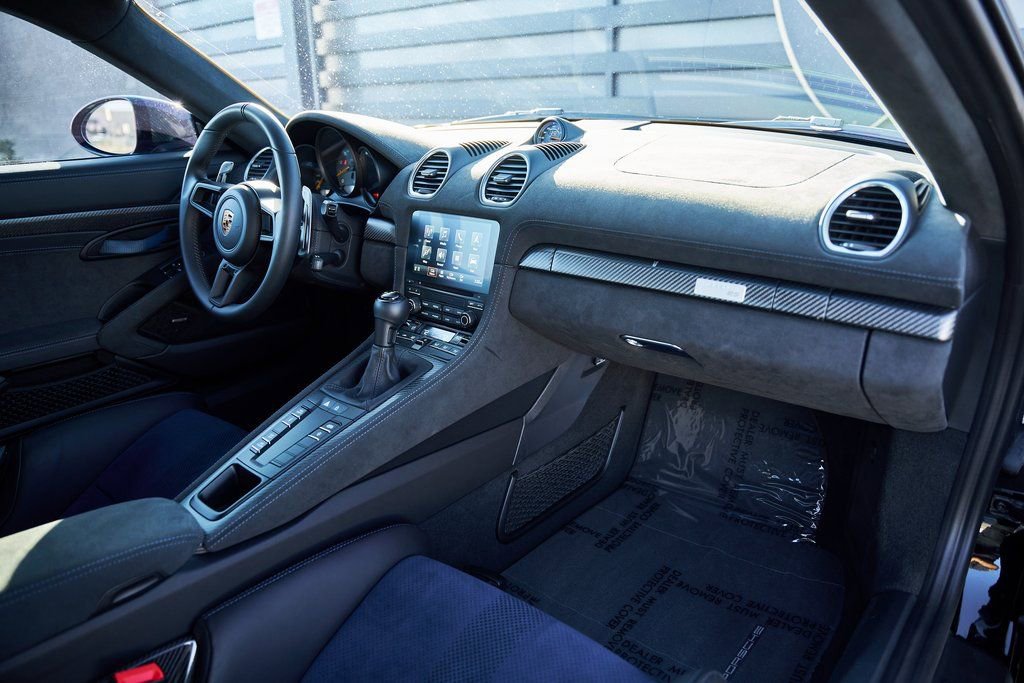 Used 2024 Porsche 718 Cayman GT4 RS w/ Weissach Package RWD image 32