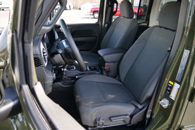 Used 2024 Jeep Wrangler Unlimited Sahara w/ Technology Group image 8