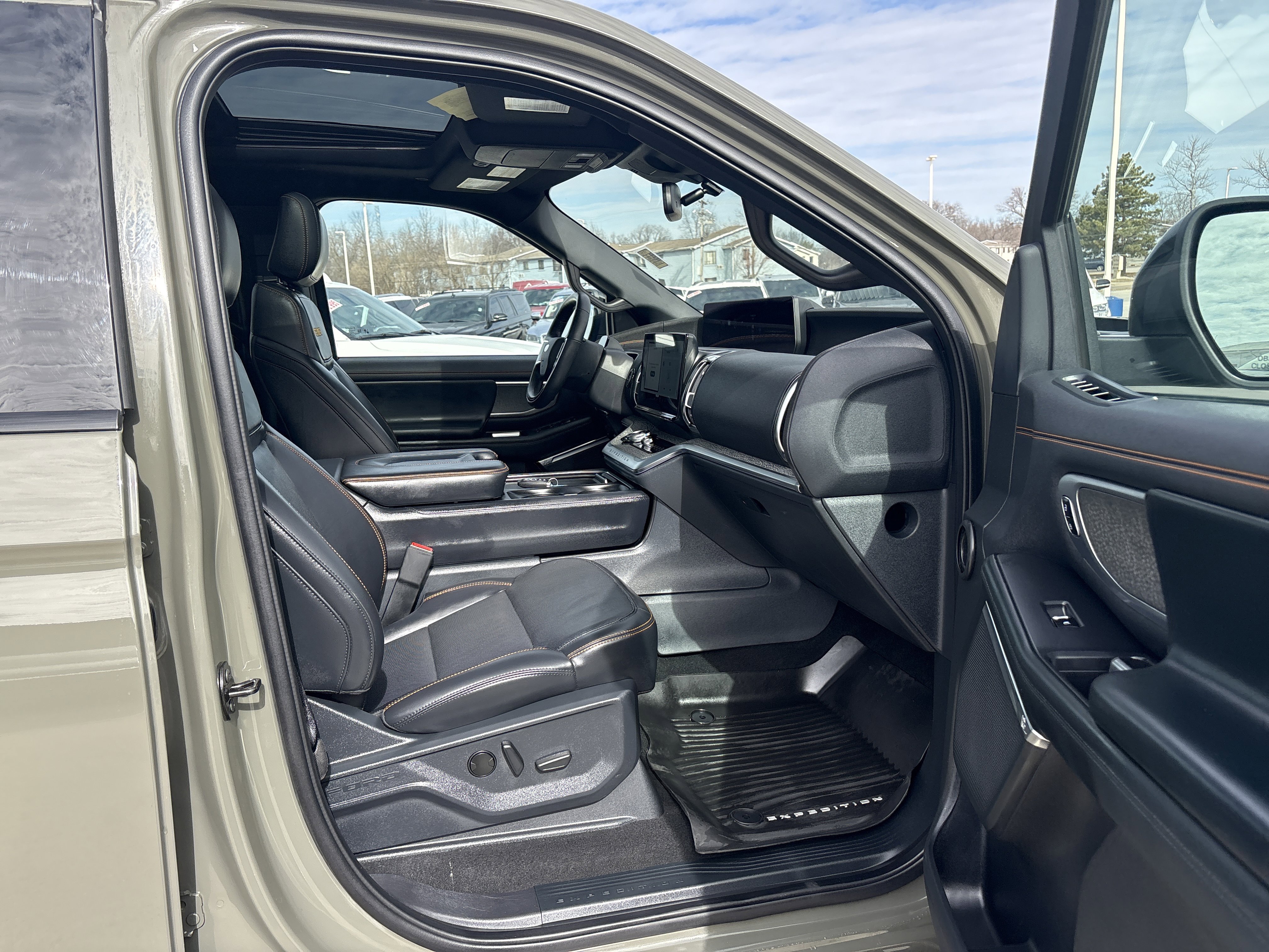 Used 2025 Ford Expedition Tremor image 13