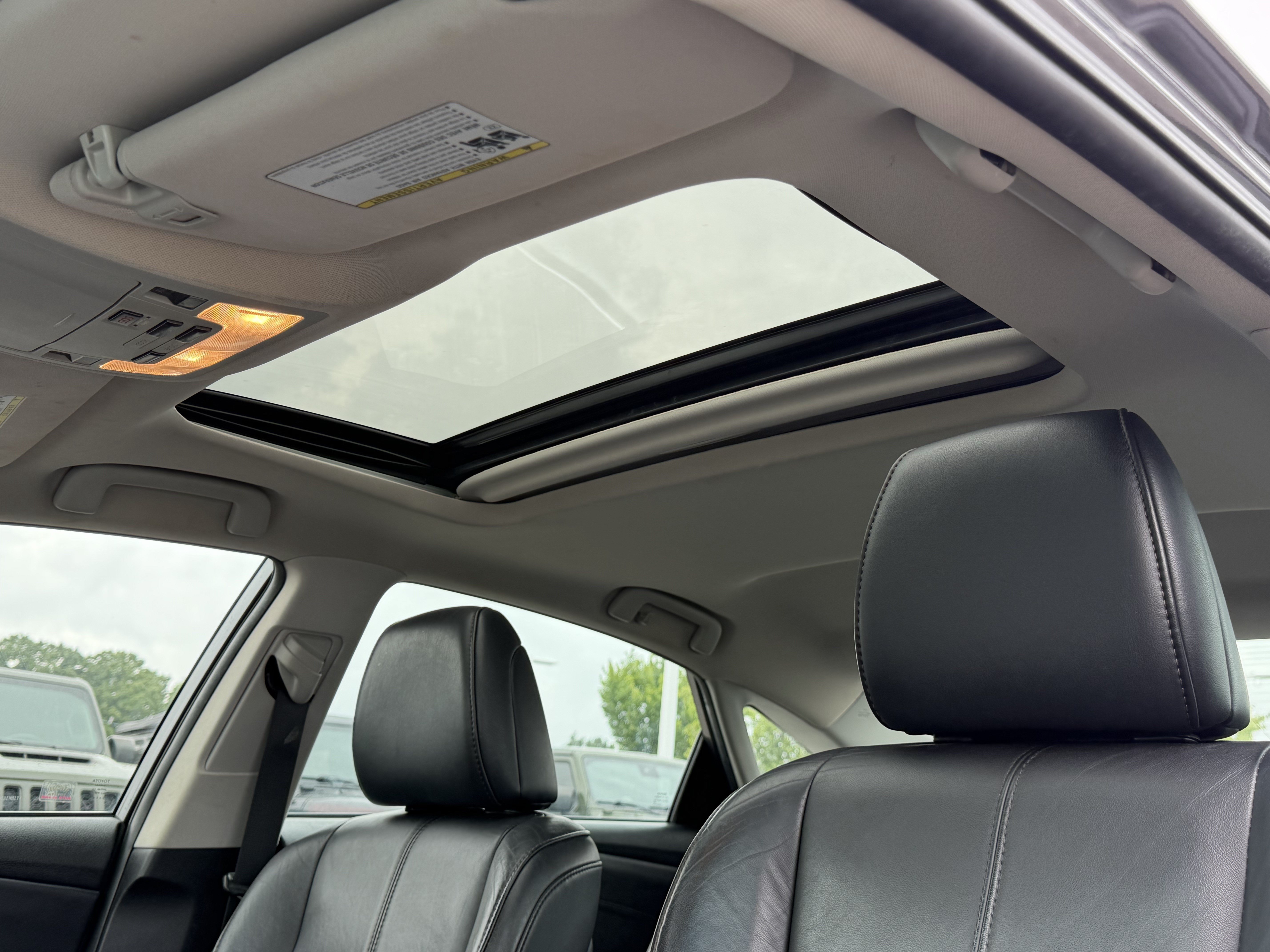 Used 2016 Toyota Avalon Limited w/ Toyota Safety Sense Package FWD image 29