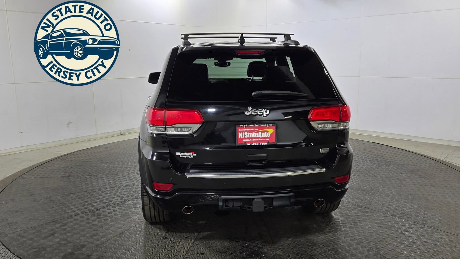 Used 2017 Jeep Grand Cherokee Overland AWD/4WD image 6