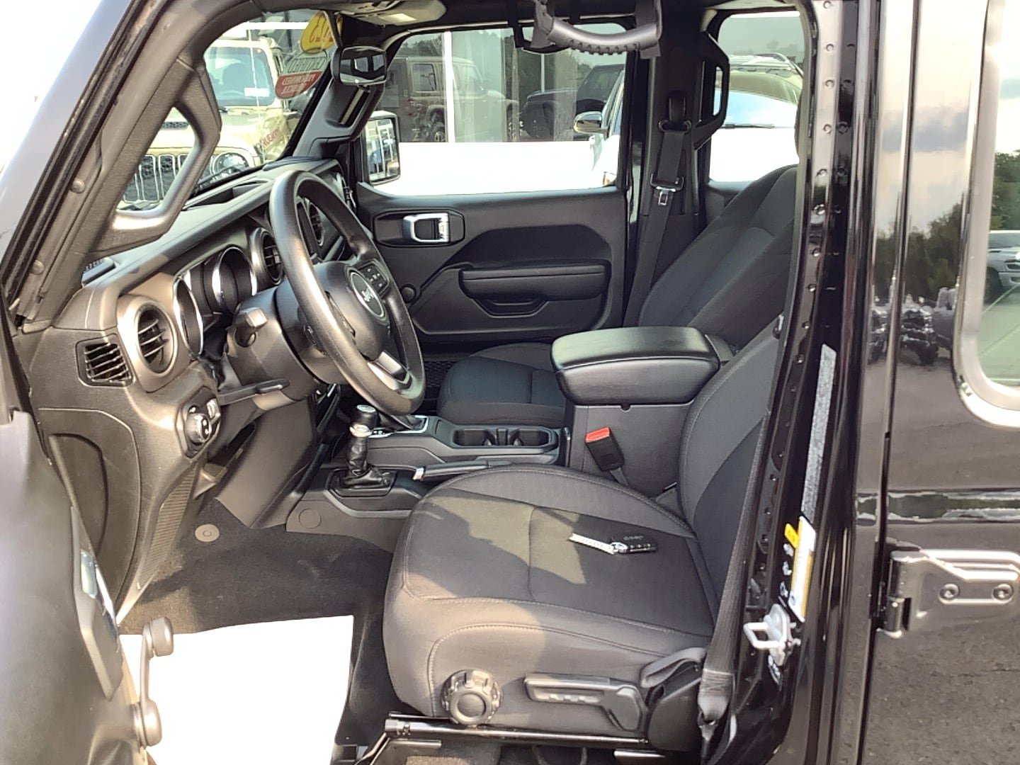 Certified 2023 Jeep Gladiator Sport AWD/4WD image 9