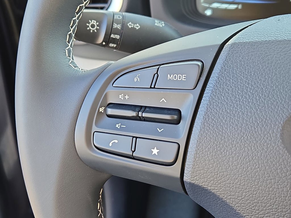 Certified 2025 Hyundai Venue Limited FWD image 23