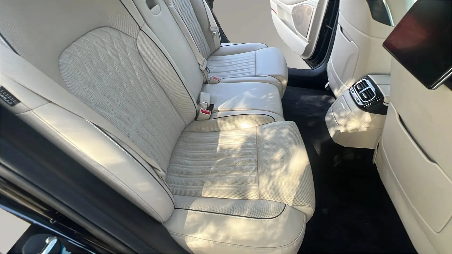 Used 2021 Genesis G90 5.0 Ultimate RWD image 22