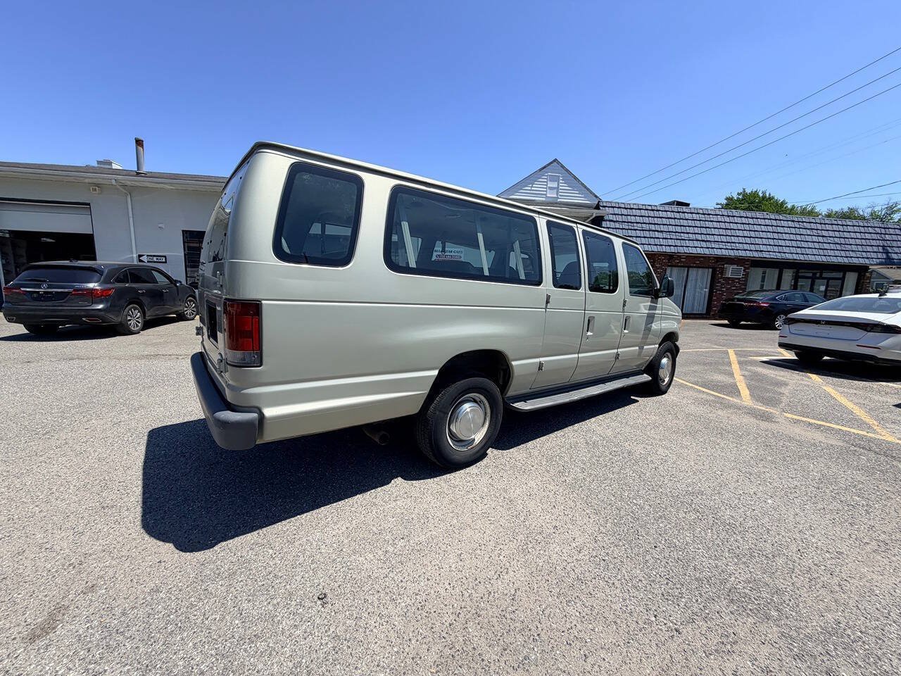 Used 2006 Ford E-350 and Econoline 350 XL RWD image 13