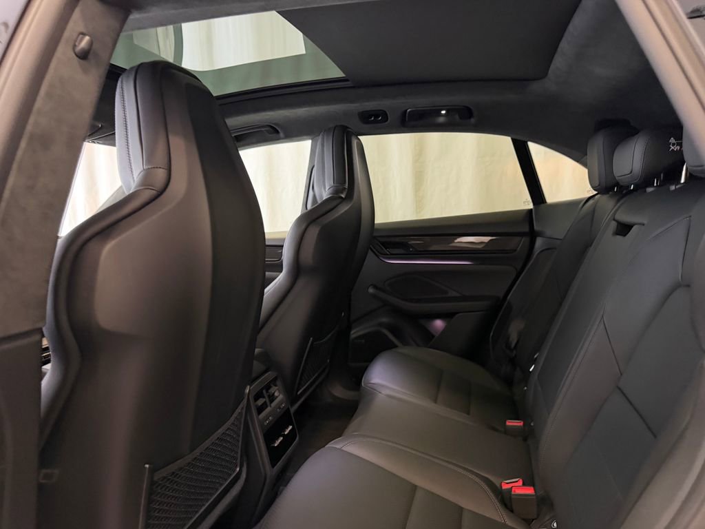 Certified 2025 Porsche Macan Turbo Electric AWD/4WD image 24