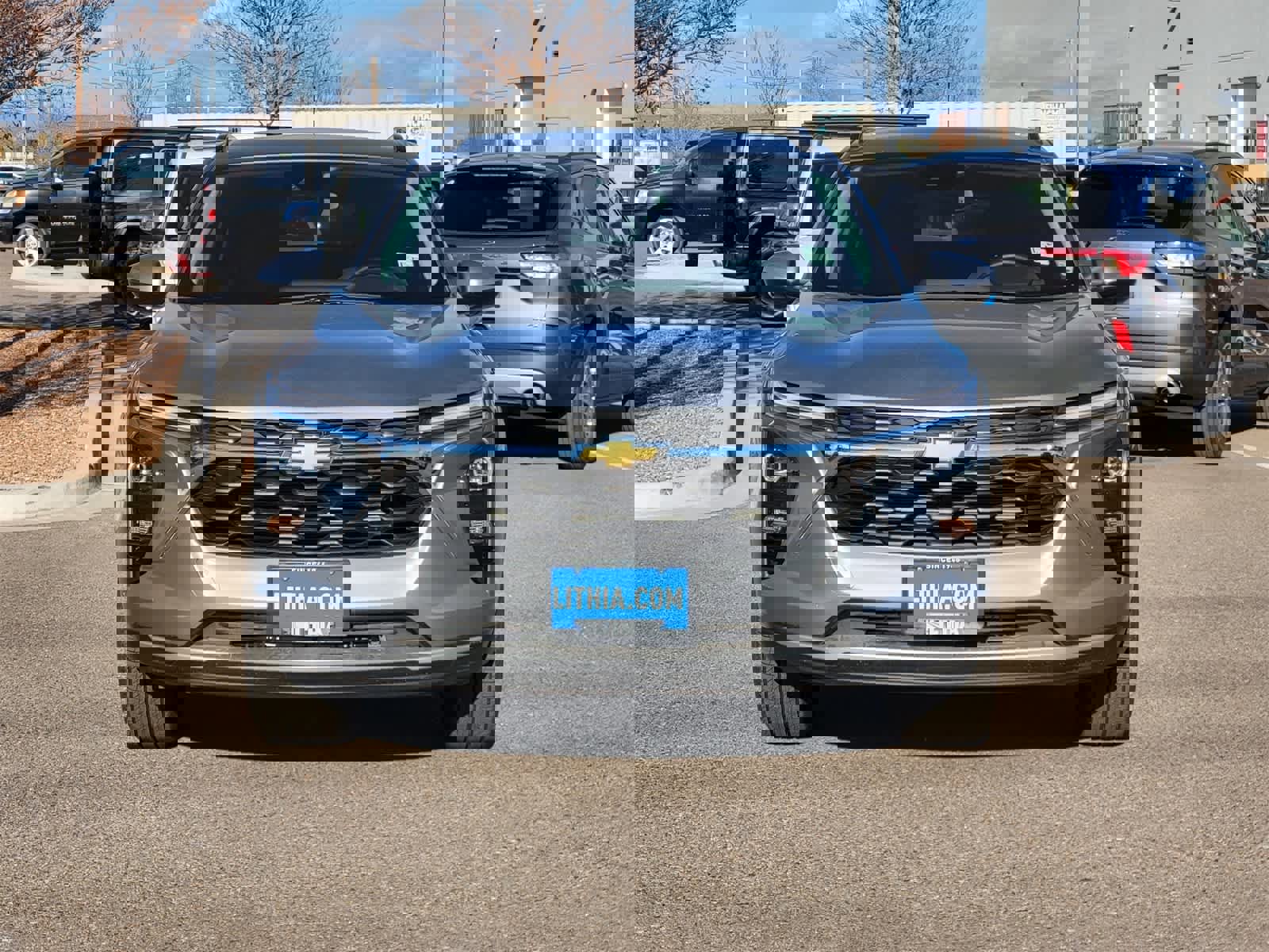 Used 2025 Chevrolet Trax LT w/ LT Convenience Package image 2