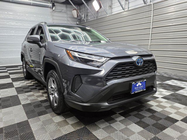 Used 2022 Toyota RAV4 XLE w/ Convenience Package AWD/4WD image 5