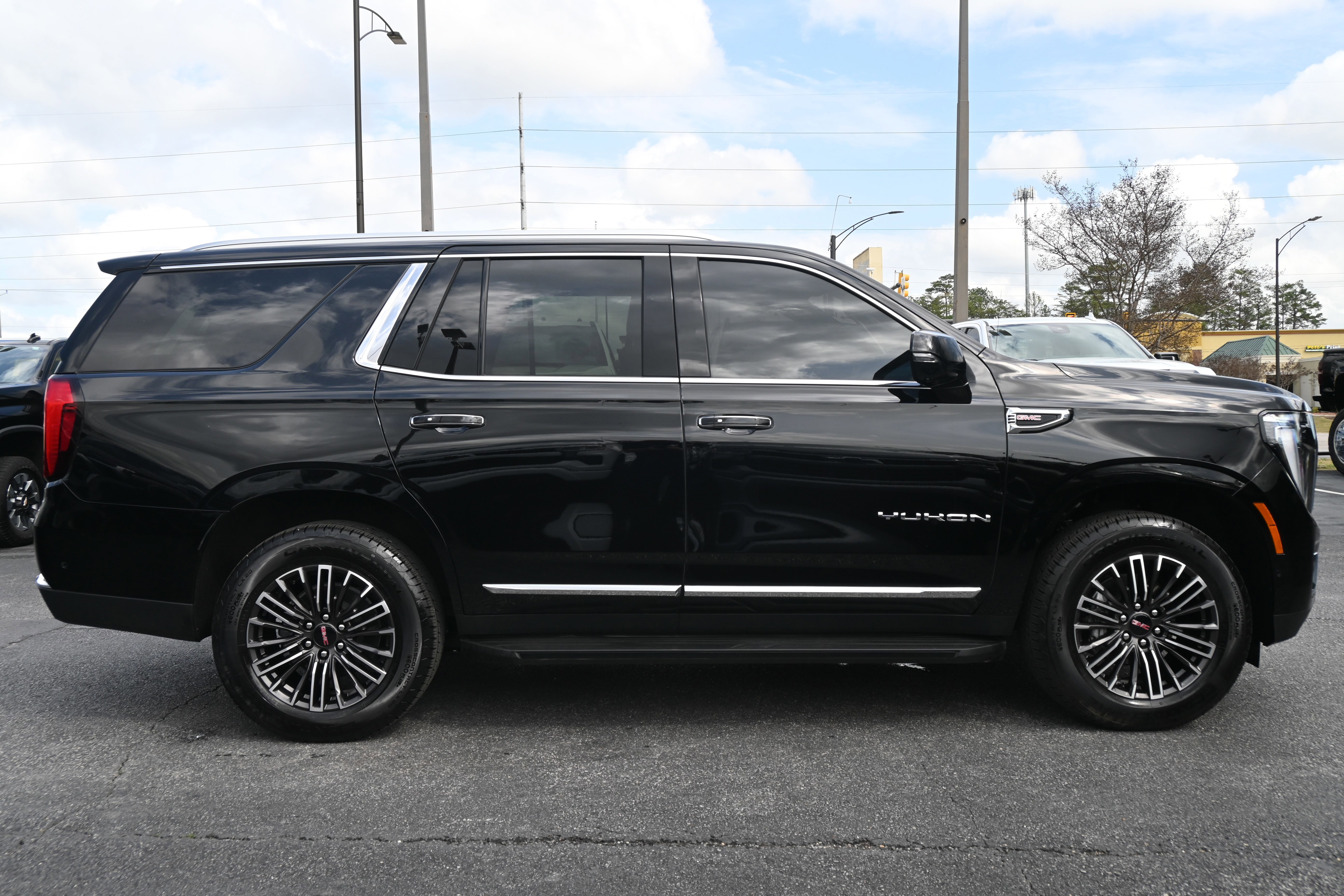 Used 2025 GMC Yukon Elevation w/ LPO, Floor Liner Package image 18