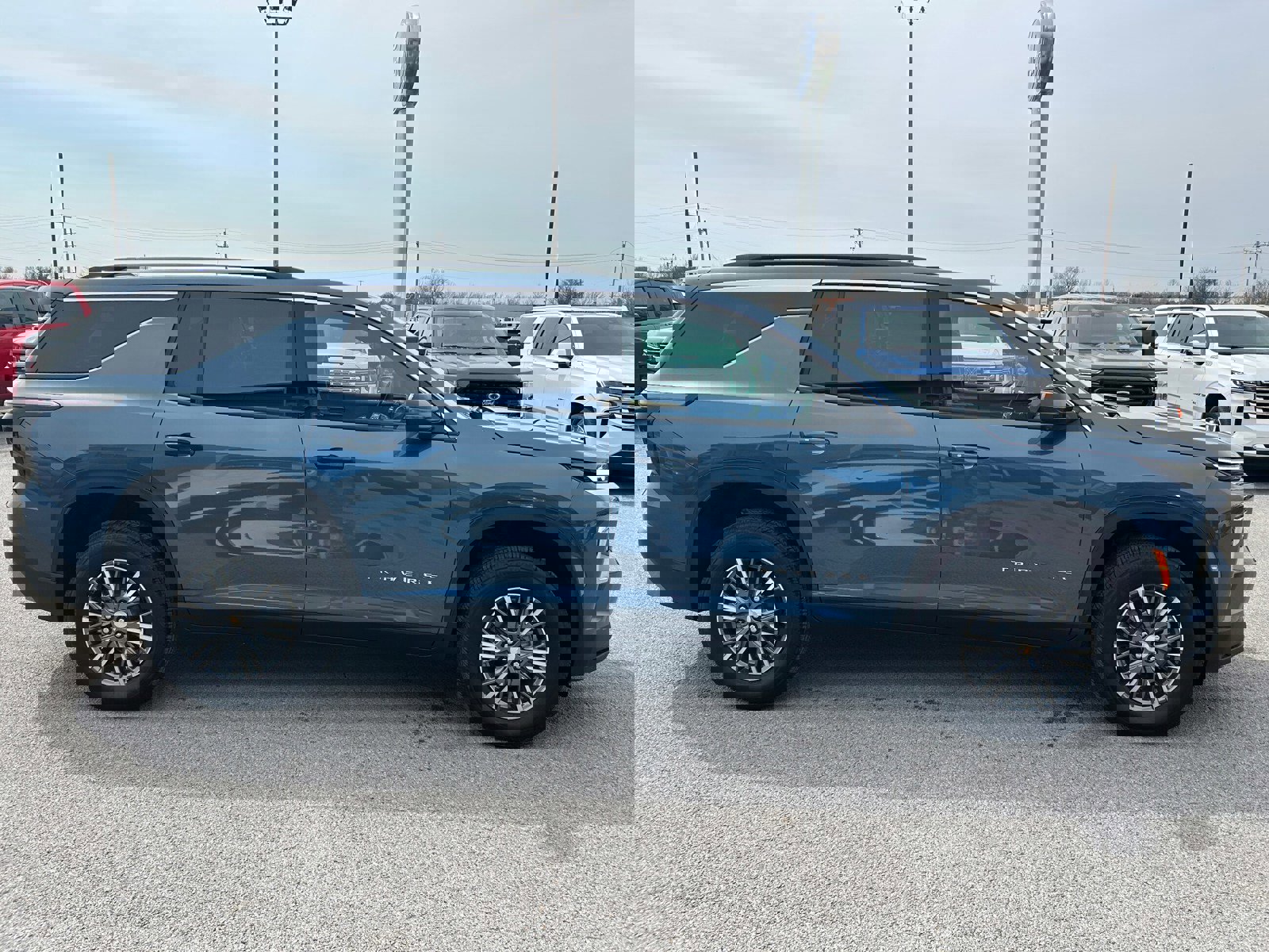 New 2026 Chevrolet Traverse LT w/ Driver Confidence Package FWD image 3