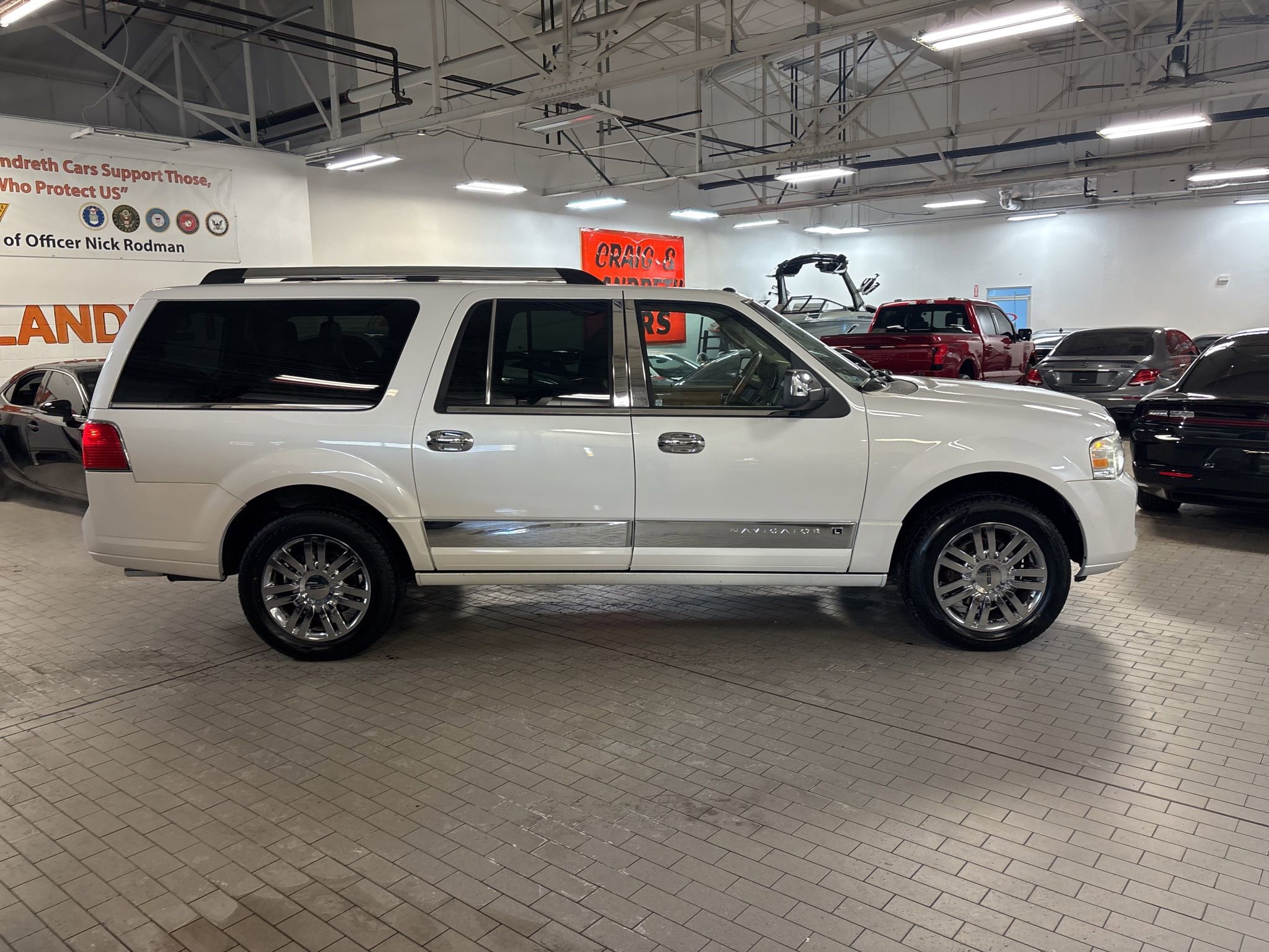 Used 2010 Lincoln Navigator L 4WD image 6