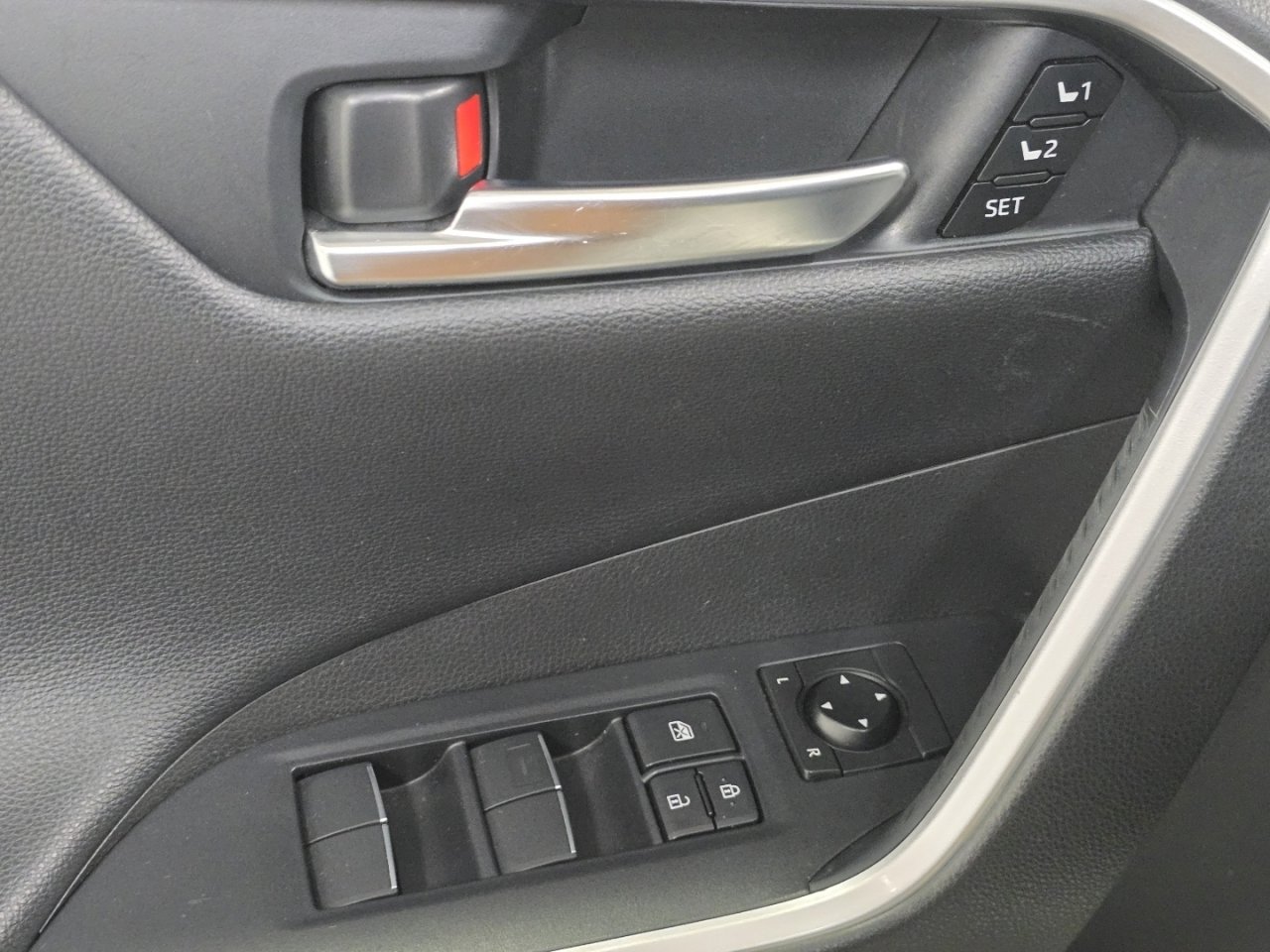 Used 2021 Toyota RAV4 Limited image 29