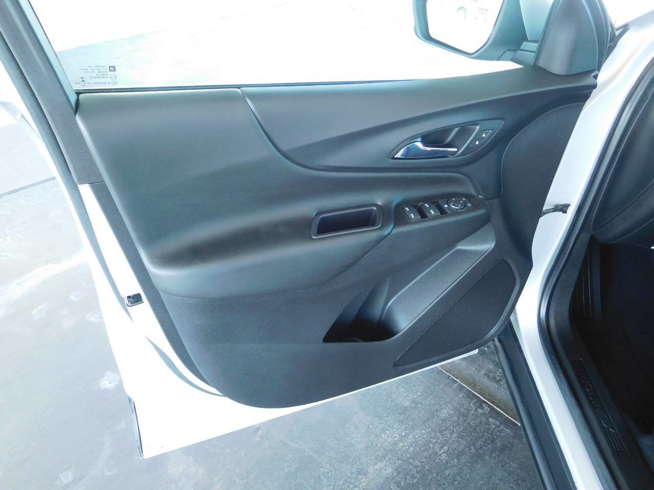 Used 2020 Chevrolet Equinox LT image 18