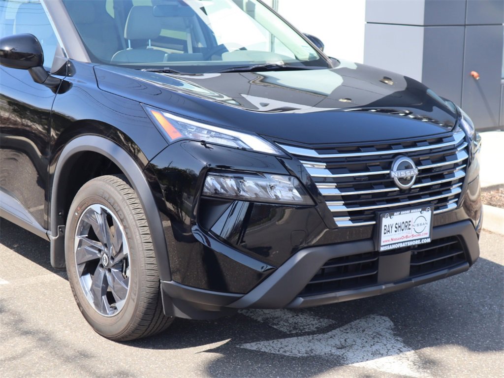 Certified 2025 Nissan Rogue SV w/ SV Premium Package image 4
